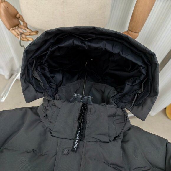 Canada Goose Puffer Jacket - Picture 6 of 8